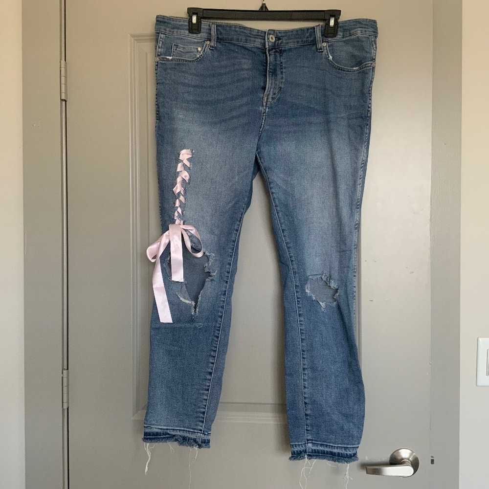 H&M DIY Distressed Women’s Jeans Blue Color Pink Ribbon Plus Size US 22 / EU 52